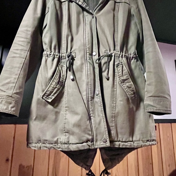 Levi's Green Utility Jacket with Hood and Aztec designed Sleeves - Picture 8 of 11